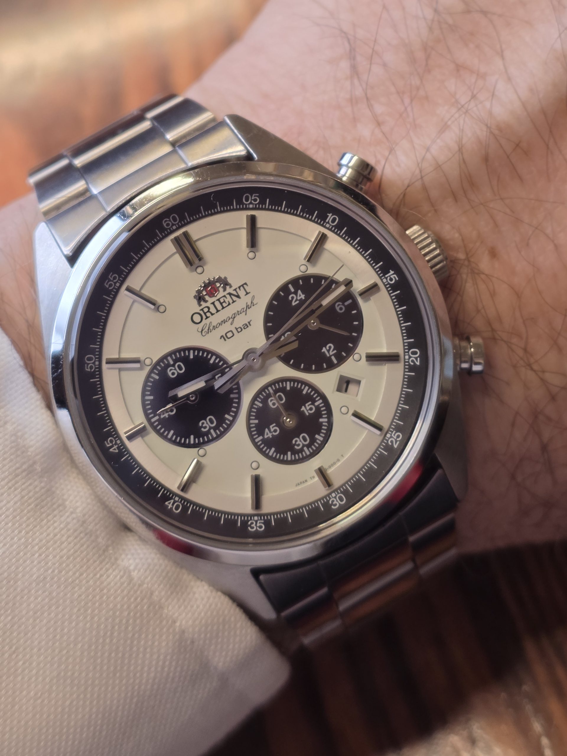 orient neo 70's solar "panda" chronograph orient neo 70's solar "panda" chronograph