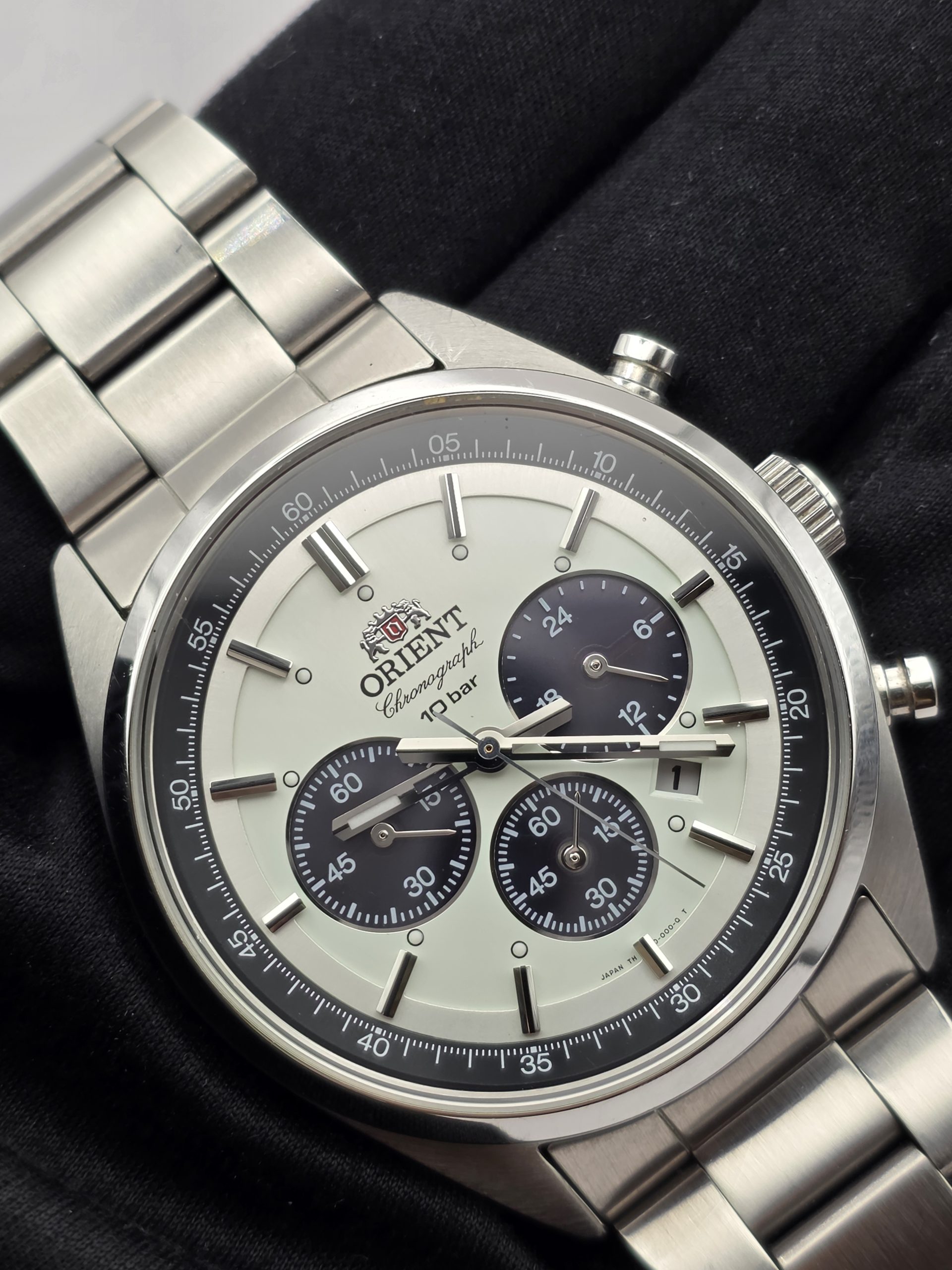 orient neo 70's solar "panda" chronograph orient neo 70's solar "panda" chronograph